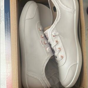 Women's White Casual Sneakers